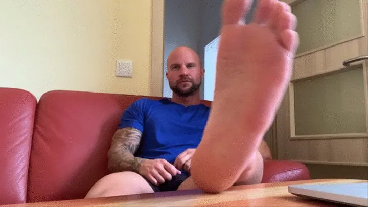 You are a pathetic foot pig now hand over your cash