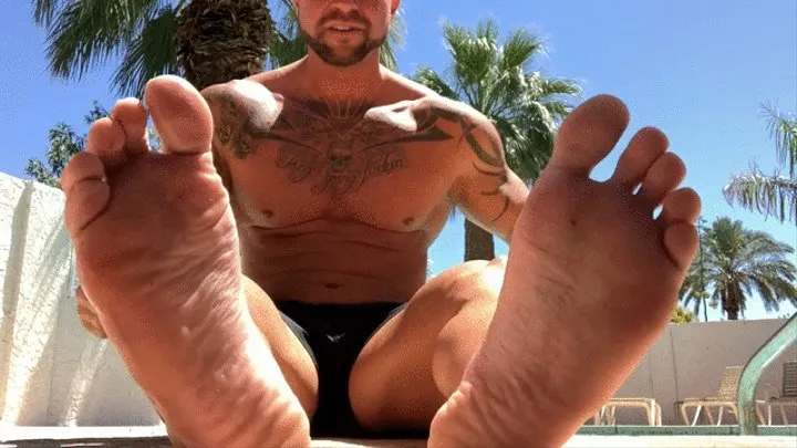 worship my muscles and my feet poolside