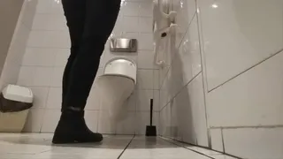 My work toilet is full of my farts everyday :D -Another farty toilet visit at work