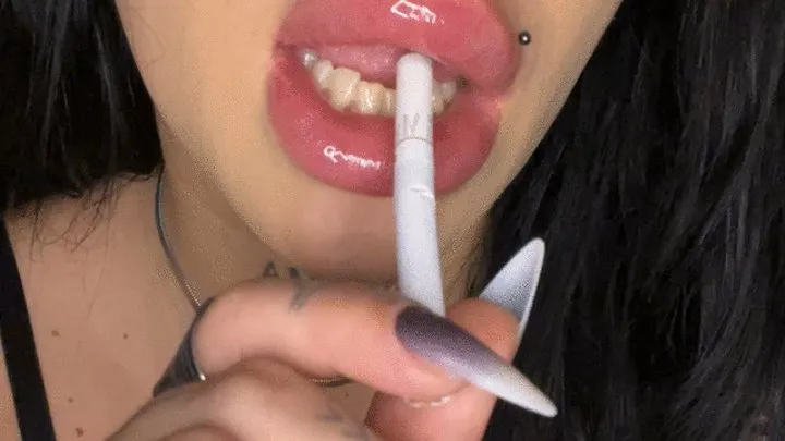 Juicy lips, creamy smoke