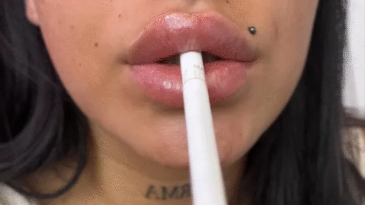 Juicy lips on Marlboro