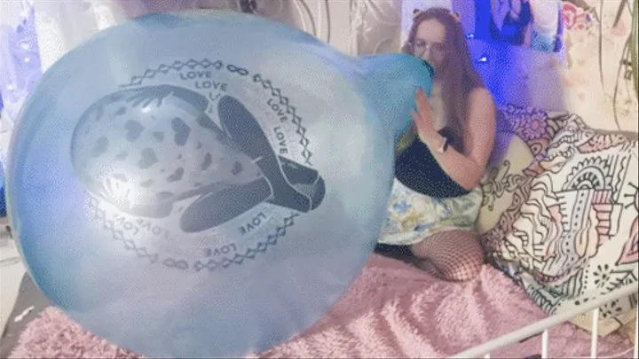 Mariette BTP's custom prited crystal teal Roomtex 25'' Longneck balloon
