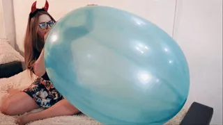 Rita BTP's crystal teal Roomtex 30''x40'' balloon