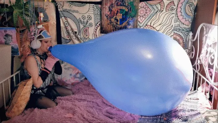 Mariette BTP's blue Indian 30'' balloon