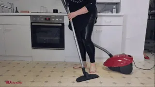 Mila - Barefoot vacuuming rice with Siemens