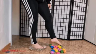 Mila - Easter eggs - barefoot