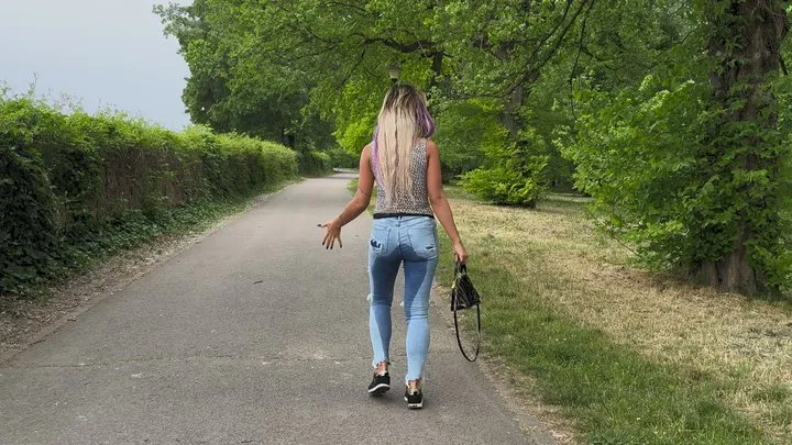 Crystal Richi WETTING jeans in the public park