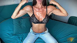 Hot Lioness - Super Flexing