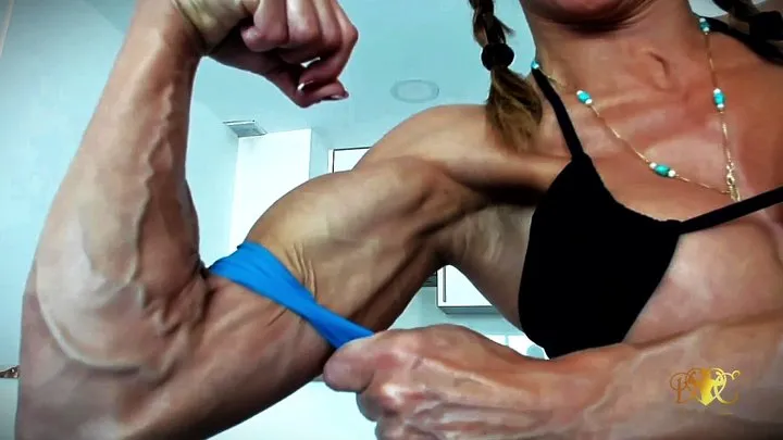 Goddess Lola - Biceps Detonation