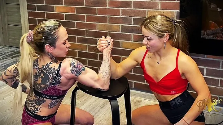 Miss Julia Vs Iron Chick - Arm Slammers