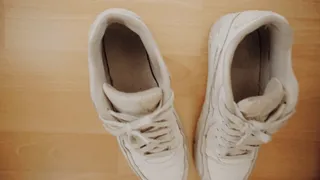 Smell my sweaty sneaker, smell my sweaty feet!