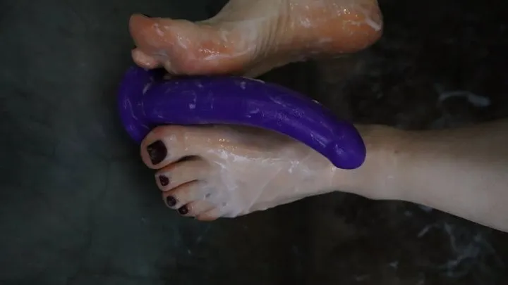 My feet get covered in cum, dildo footjob - italian small feet piedini