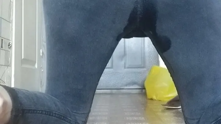 Carina pisses in her jeans while sitting on the floor