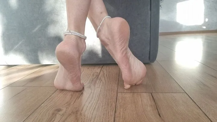 Beautiful non-Valentine's feet!