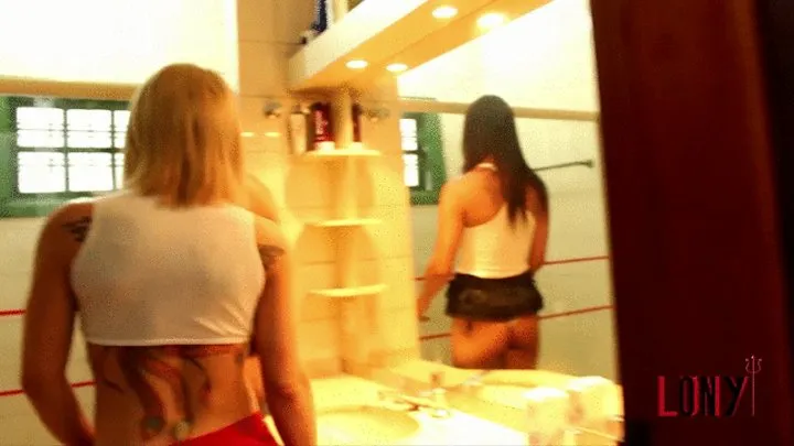 2 Brazilian Tgirls Pissing For You in a 2016 Video = Double Golden Shower 2 Lohanny Brandao & Laura Araujo by Lony Fetiches PART 3