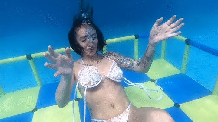 Lee Von Lux strips out of bathing suit underwater Part 1