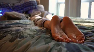 Quick Soles Tease & Ignore