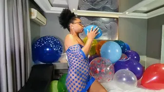 INTERRACIAL LESBIAN LOVERS HORNY FOR BALLONS - BY REBECA SANTOS AND AMANDINHA - NEW KC 2021 - CLIP 1