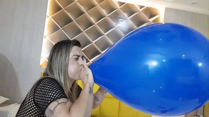 TWO LESBIANS PLAYING AND FARTING US BALLOONS - BY PENELOPE PINK AND BIA MELLO - NEW KC 2021 - CLIP 3