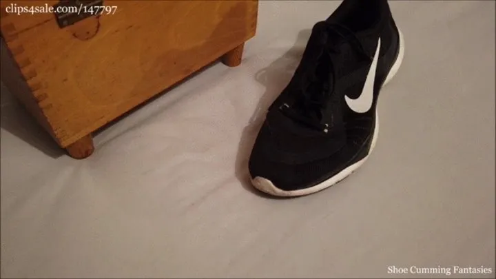 Clip #26 Raven's Smelly Nikes Kinky Shoe Wank