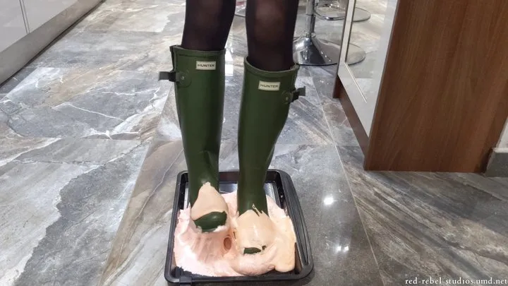 Hunter Wellies in Glue