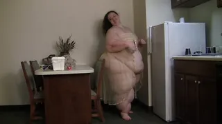 Queen Pear SSBBW cleaning up the kitchen n showing her body