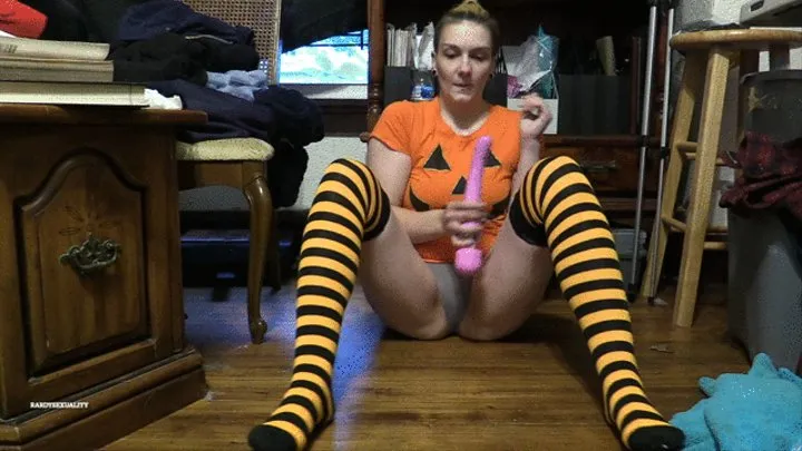 Halloween masturbation pumpkin sock pee!