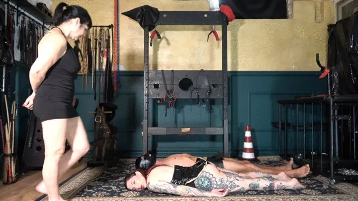 MISTRESS LILY DUPONT : THE SLAVE USED AS A YOGA MAT