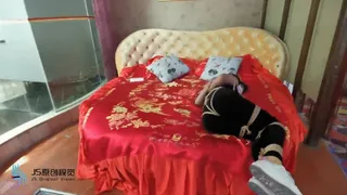 Black clothes and cotton socks are tied tightly and orgasm(Chinese models Ling Xi and Lin Luo)