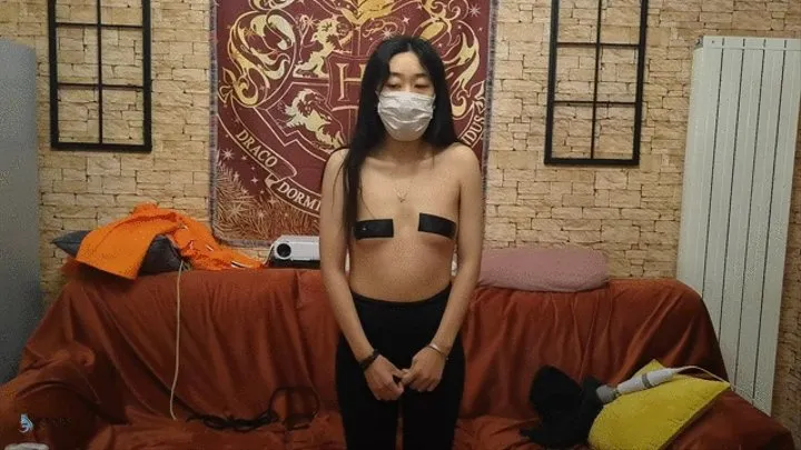 The shirt was stripped off and tied to the sofa to experience the three-point shocking climax(Chinese model XiaoAn)