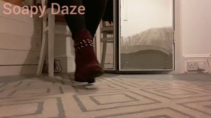 *Extended Edition* Aunty demands foot rub, teases with sweaty feet until you give in! Soapy Daze POV