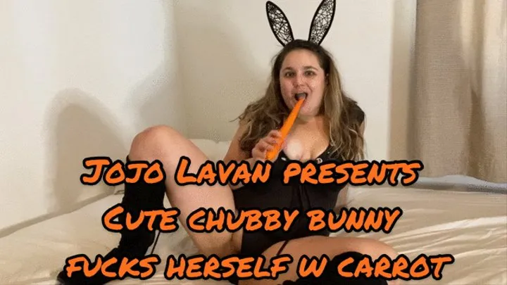 Chubby Bunny fucks pussy with carrot
