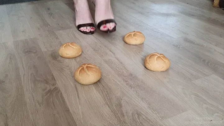 4 Buns Crush with Summer Stiletto High Heels