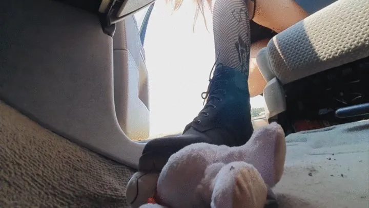 CANDID ACCIDENTAL Plushie trample in Timberlands in