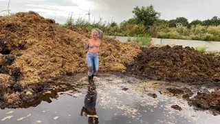 ATTENTION! Field fuck bitch | Perverted in rubber boots & jeans