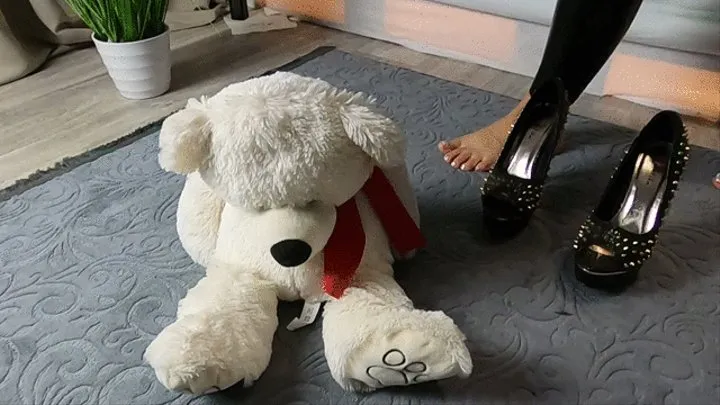 Teddy trampling with mega heels and rivets