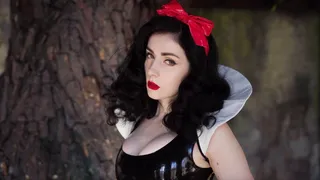 Perfect latex Snow White