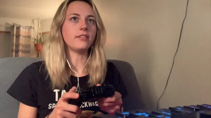 Gamer Girl Has Sneezing Fit on Call