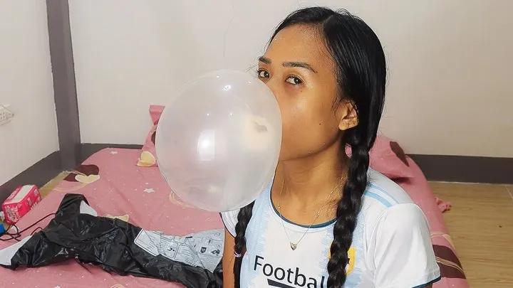 Sexy Cherrleader Camylle Blows Bubblegum Bubbles Until They POP In Her Face