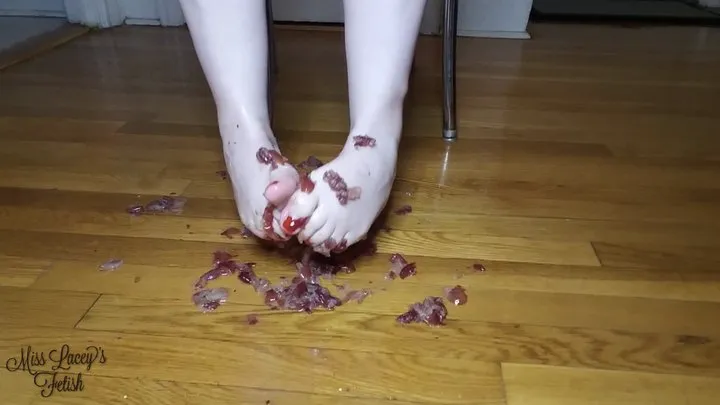 Miss Lacey Stomps on a Bowl of Grapes, Messing Up Her Bare Feet