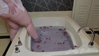 BBW Vibes Fat Pussy in the Bath