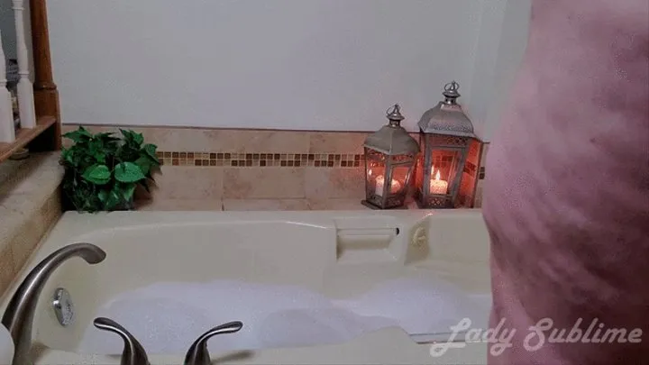 BBW Gets Naughty in the Bath