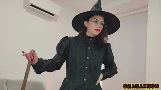 FATTENED BY A WITCH TO BE DEVOURED UVULA FETISH FEEDER VORE