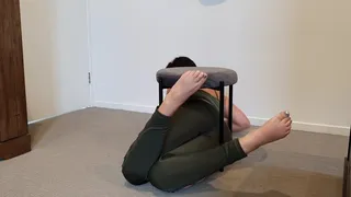 Stuck Short Haired Brunette Squeezes Big Butt in Tights Through Stool