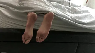 DIRTY SOLES UNDER BED SHEETS KYLIE