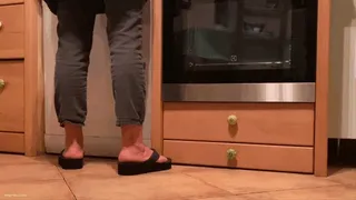 MATURE LADY COOKING IN FLIP FLOPS