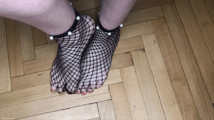 TOE WIGGLING IN FISHNETS