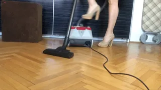 VACUUMING IN HIGH HEELS CHLOE