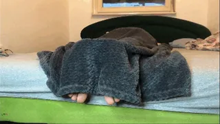 SMALL FEET UNDER BLANKET