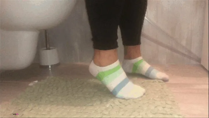 TOILET FEET VERONICA